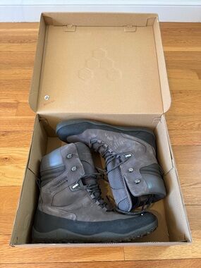 Vivobarefoot Tracker Hi FG Boots, Dark Grey, Women’s EU 40, EUC in box